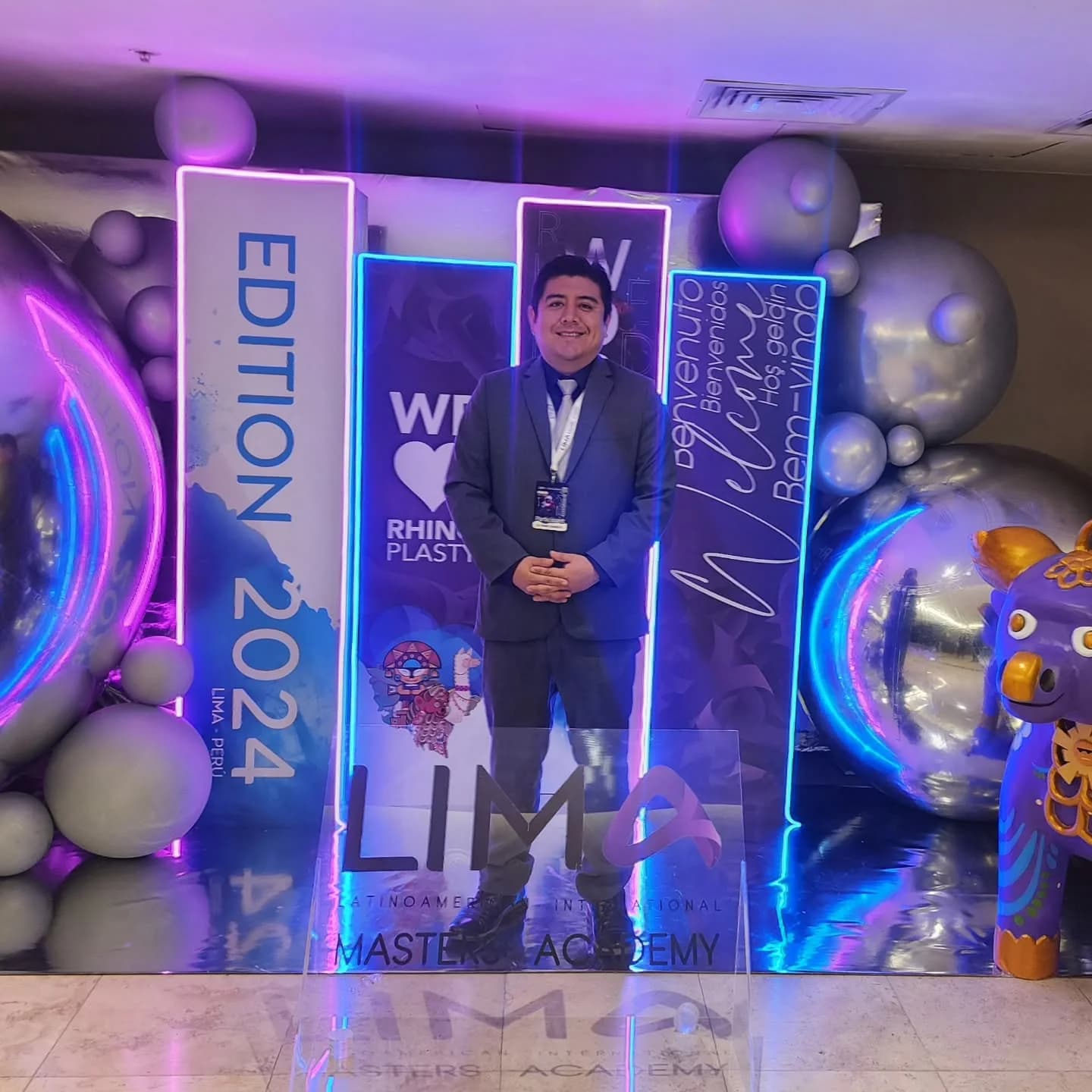 Dr. Freddy Castillo, cirujano plástico en Lima, en un congreso internacional de cirugía plástica 2024