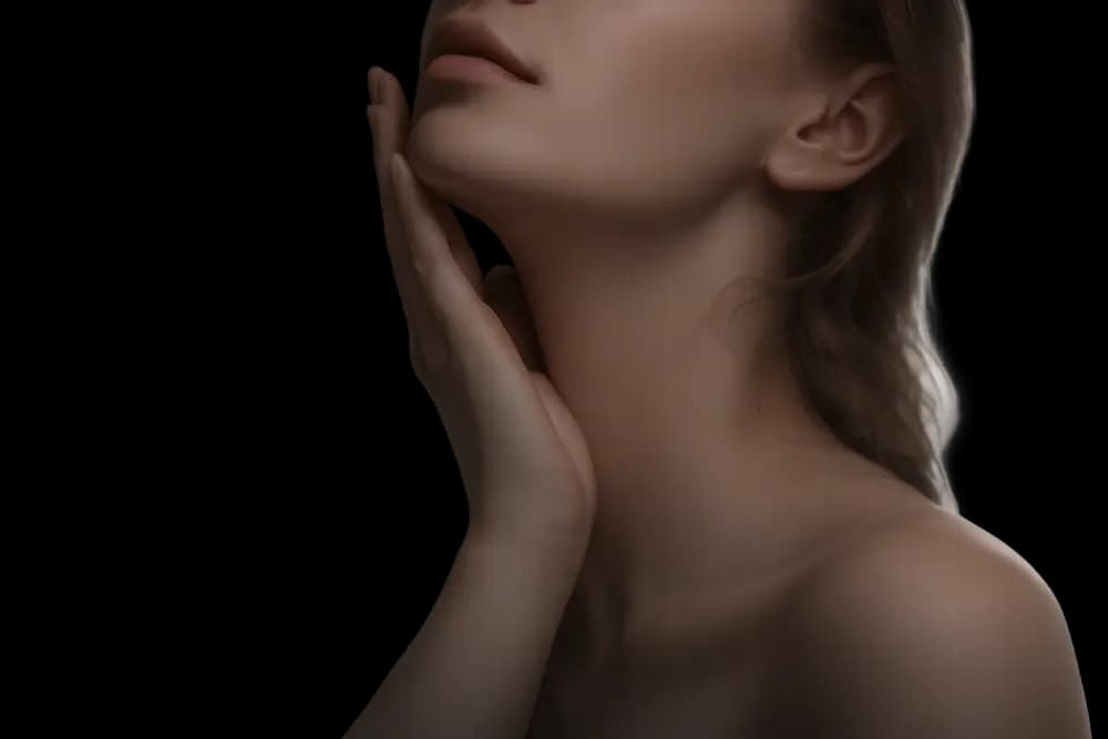 Lifting Facial — Rejuvenecimiento facial natural que reposiciona los tejidos profundos del rostro.