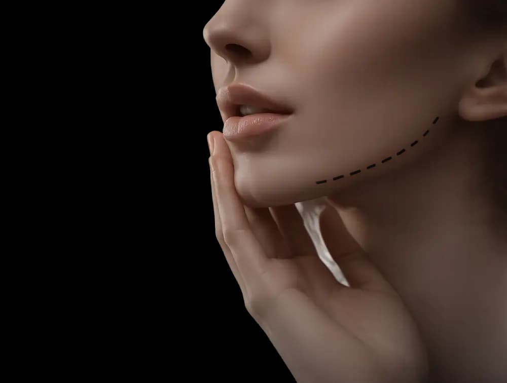 Otras Cirugías — Procedimientos faciales de precisión: párpados, orejas, labio y mentón.