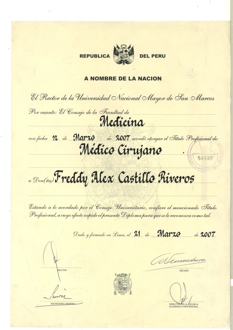 Diploma profesional de médico cirujano del Dr Freddy Castillo en Lima